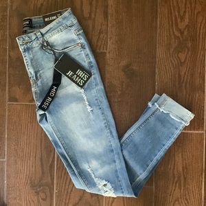 Iris Mid Rise Distressed Skinny Jeans Sz. 3